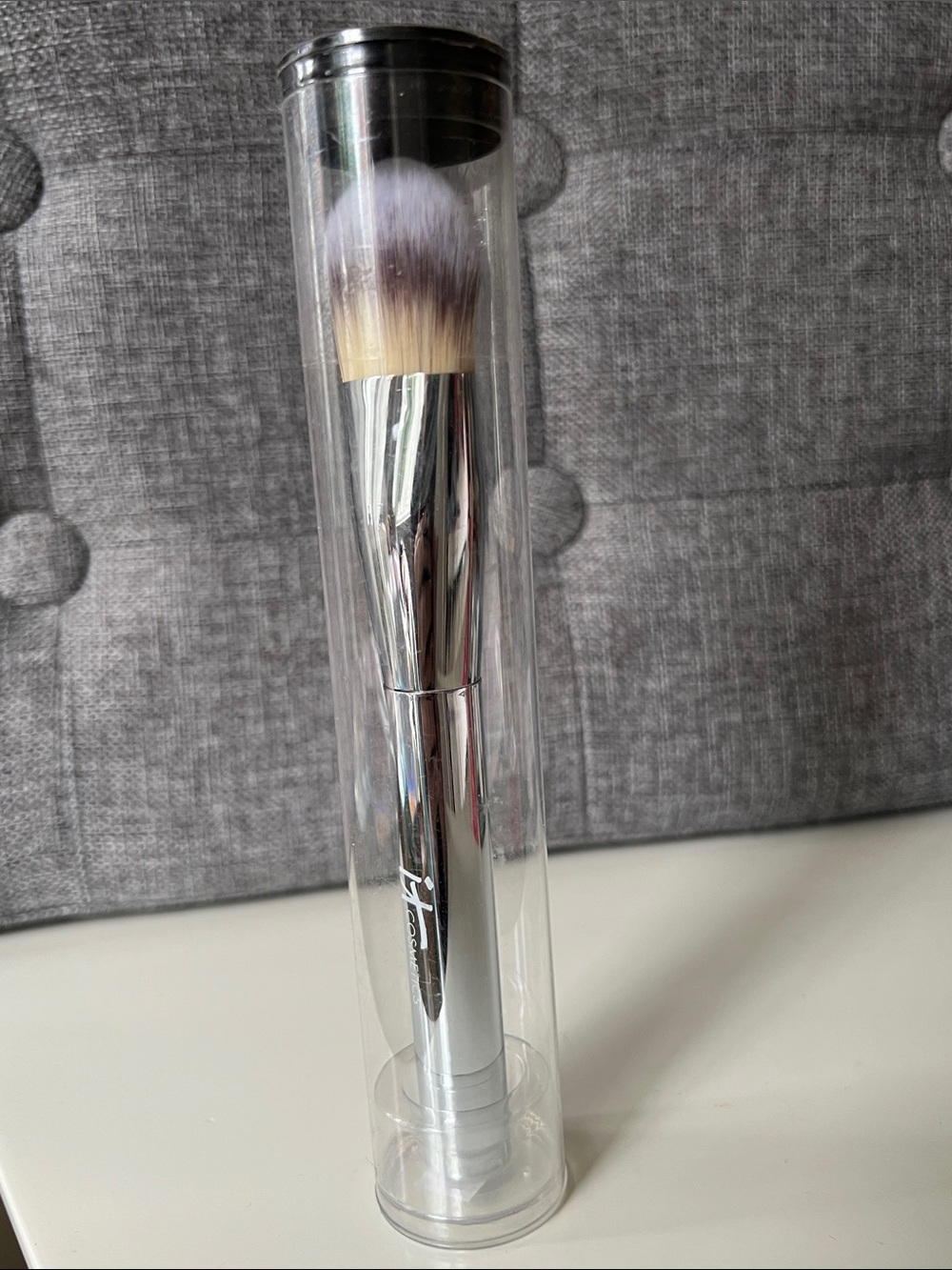 It Silver Powder Brush with Gradient White-Purple Bristles - Makeup Brush